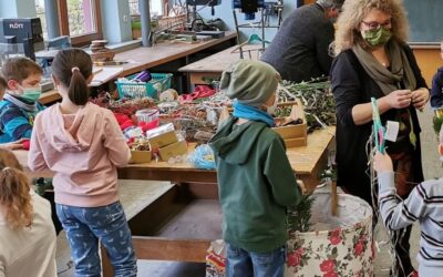 Adventsdeko aus Kleiderbügeln