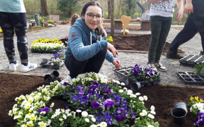 Blumenherzen für den Friedhof